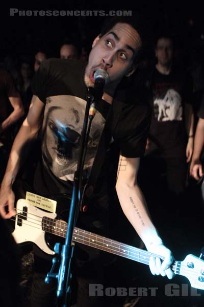 AND YOU WILL KNOW US BY THE TRAIL OF DEAD - 2013-04-17 - PARIS - La Maroquinerie - Autry Rene Fulbright II